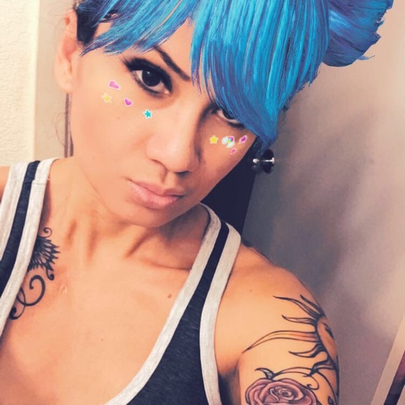 Meet your Seller/Buyer, Jan - Picture 2 of 3